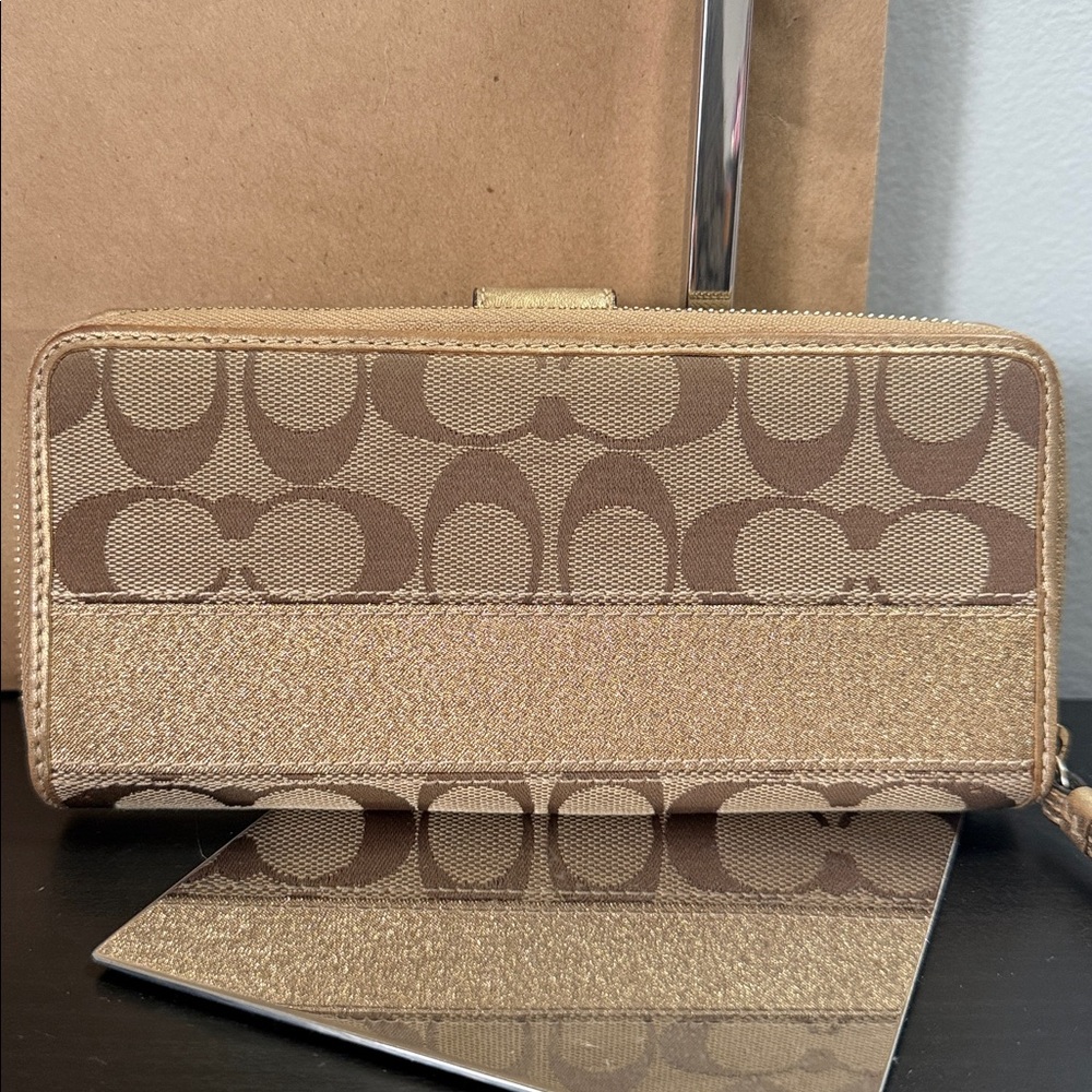 Coach Signature Stripe full zip wallet with interior legacy lining - Picture 4 of 12